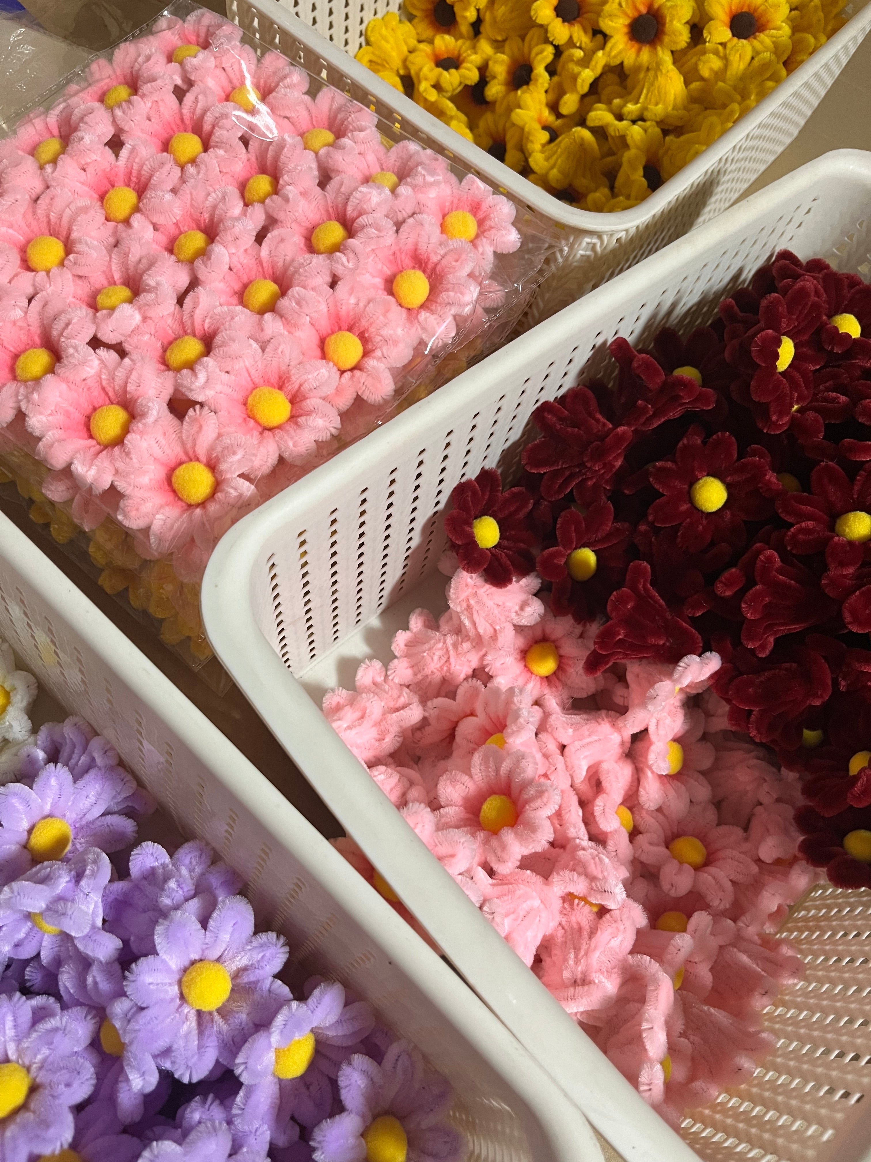 25pcs Fuzzy Daisy Flower | Handmade with Love (Copy)